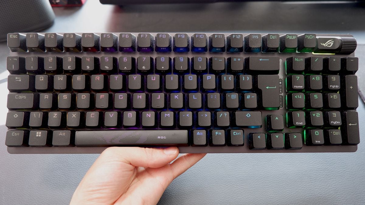 Logitech redobla la apuesta con un teclado que se anima a ser dos en uno: gaming de elite y oficina sin escalas