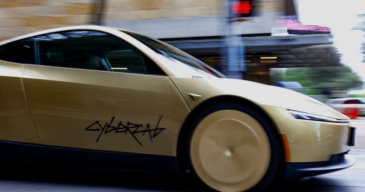 La auditoría de la NHTSA al Cybercab de Tesla: ¿volante obligatorio o adaptación pendiente?