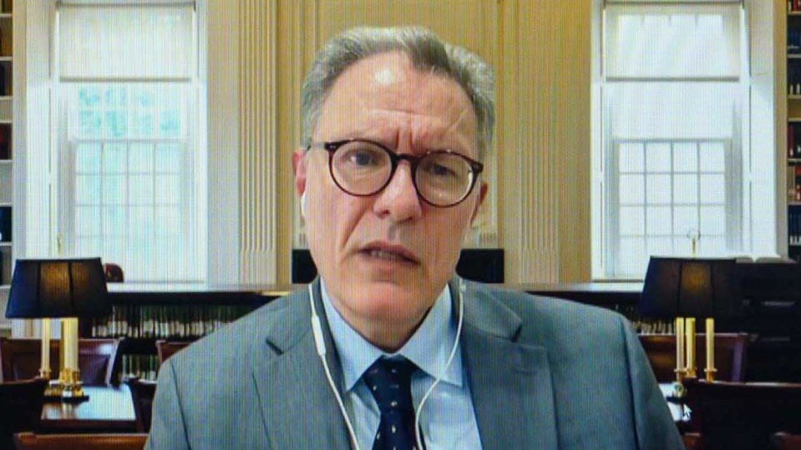 Floridi, el filósofo que le baja el precio a la IA: no piensa, actúa