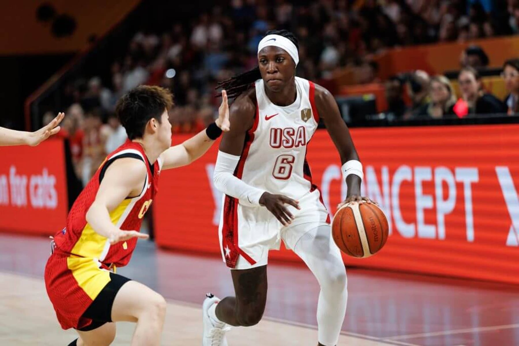 Italia le peleó de igual a igual a Estados Unidos y terminó masticando bronca: 55-52 y quejas para todos