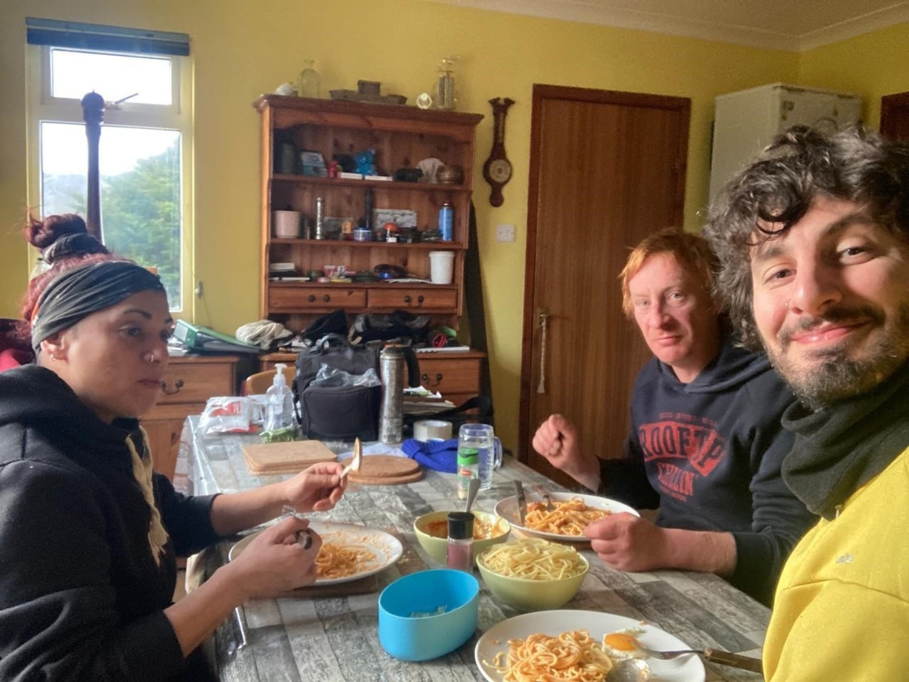 Crónica de una convivencia inesperada entre un cineasta porteño y un ganadero de las Malvinas