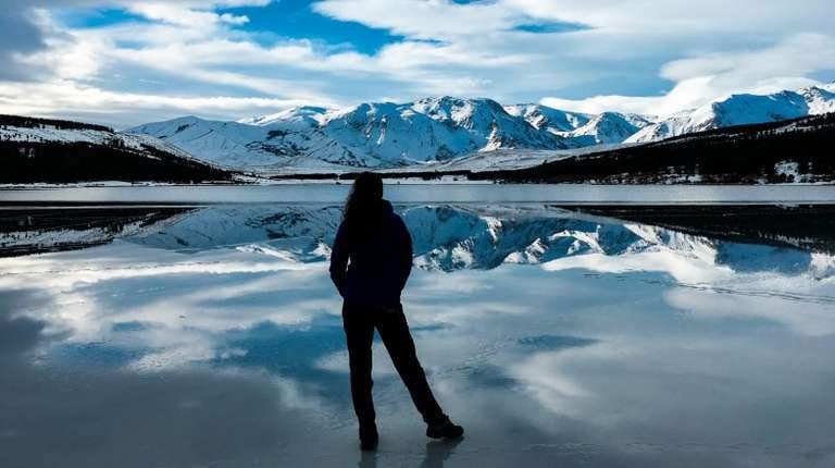 Chos Malal se prepara para el primer zarpazo del invierno: aire antártico, nieve y un fin de semana para quedarse adentro