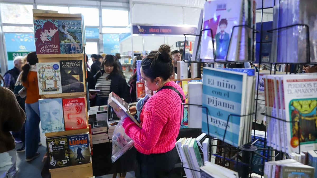 Vuelve la Feria del Libro a Neuquén con diez días para leer, escuchar y conversar bajo las globas del Parque Central