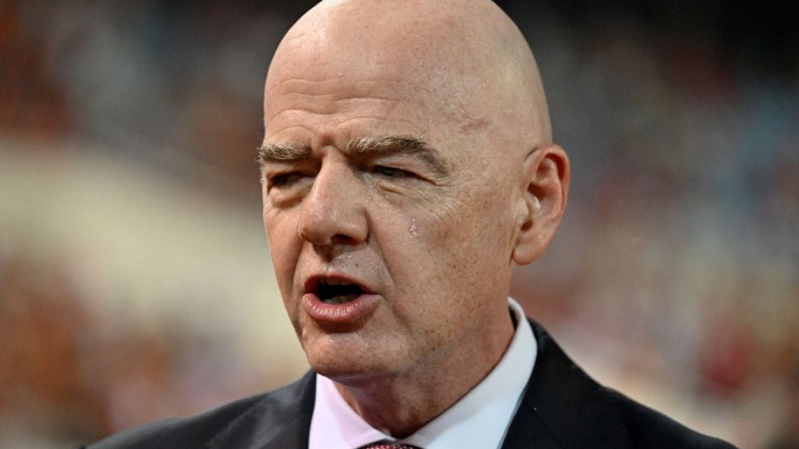 Francia le soltó la mano a Infantino y ahora quiere sacarlo del sillón de la FIFA