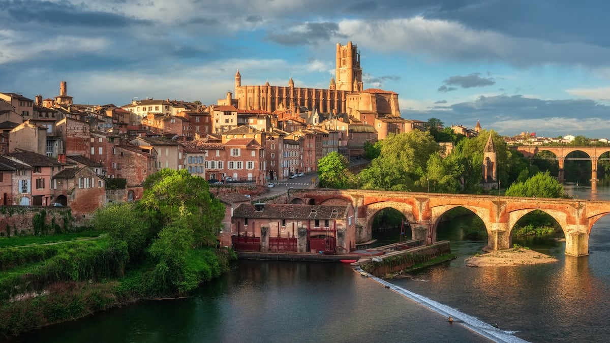 Albi, la joya de ladrillo rojo en el valle del Tarn que reune catedral, castillo y museo unico en el sur de Francia