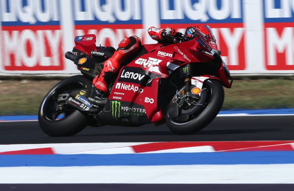 Márquez manda en Misano y le avisa a Martín: el domingo pinta bravo