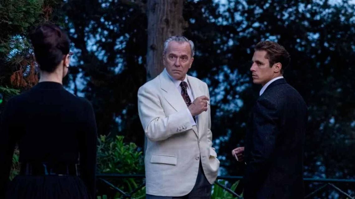 Treize atrapados en un hotel: así se mira “El problema final”, la nueva apuesta de Netflix con sabor a Christie