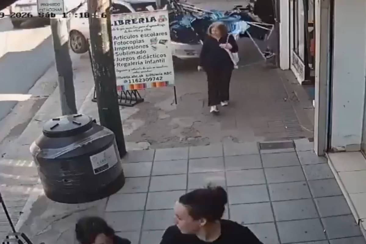 Atropelló a una joven en una vereda de Almirante Brown tras perder el control de un Chevrolet Corsa