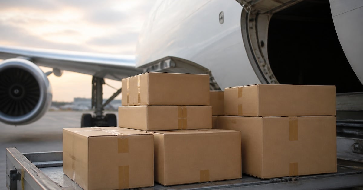 El courier retrocedió en agosto pero sigue por encima de los USD 100 millones y amenaza con cerrar 2026 arriba de USD 1.200 millones