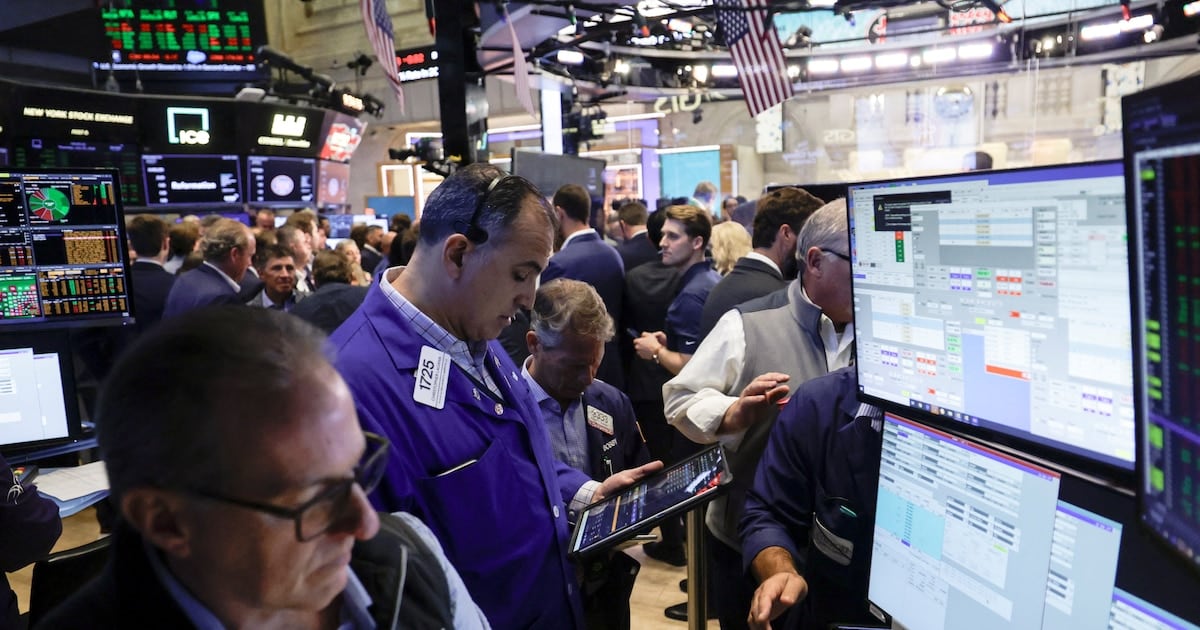 Cotizaciones del dólar: leve suba del blue y del mayorista, mientras el Banco Nación completó seis ruedas sin cambios