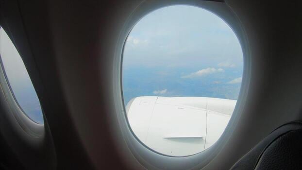 El médico que pone en números el miedo a volar: cuando la turbulencia suena peor de lo que es