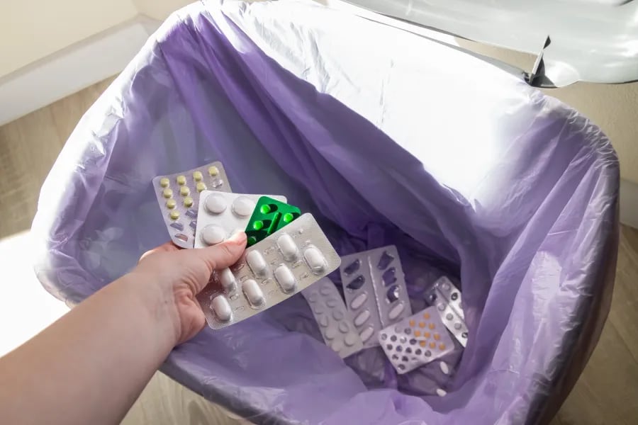 Medicamentos vencidos en la calle: en Neuquén los retiran y piden llevarlos a las farmacias adheridas