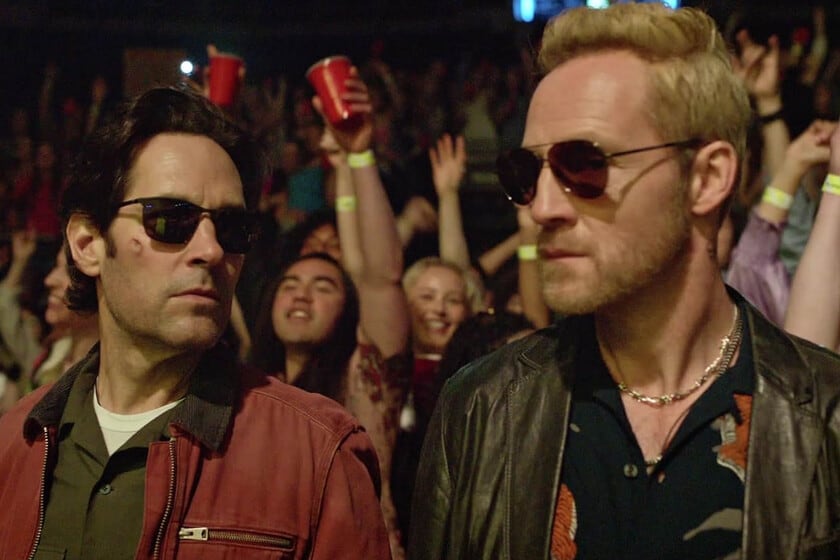Rick, Danny y una canción que viaja sola: la nueva película de Carney ya se puede ver en streaming