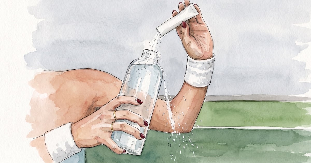 Agua, sales y bebidas deportivas: qué sirve para cada momento y qué no hace falta