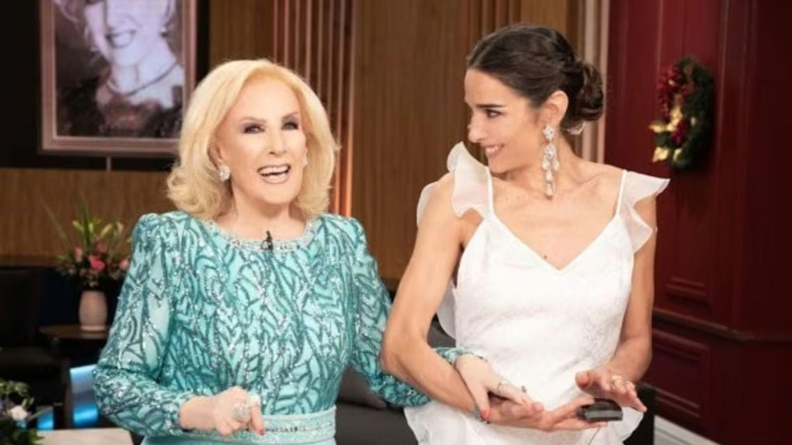 Juana Viale se queda al frente del sábado y el domingo mientras Mirtha Legrand sigue peleándola en el Mater Dei
