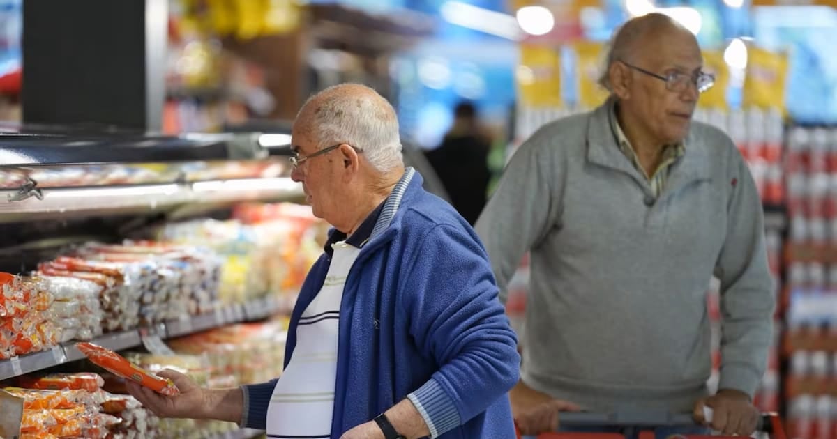 Jubilados: cómo se compone el ahorro de octubre entre supermercados y bancos