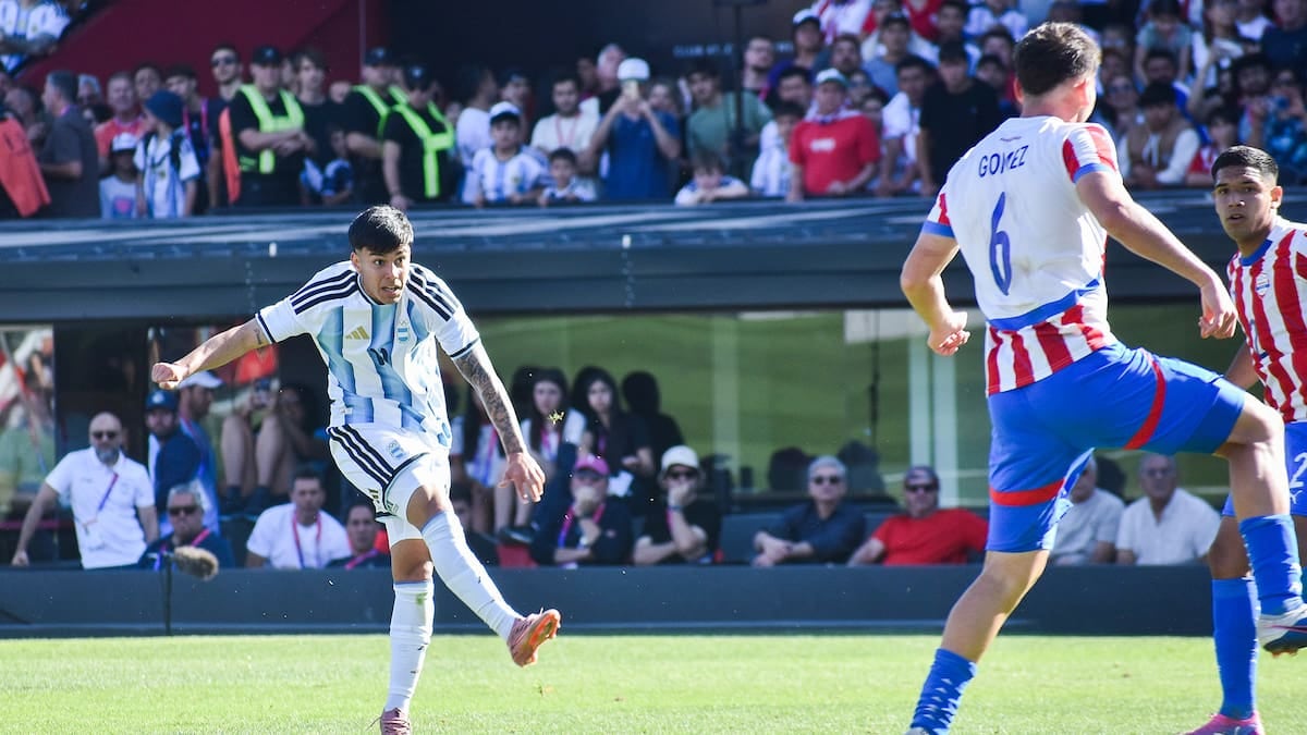 Argentina se topó con el palo y con Paraguay: el oro se define por penales