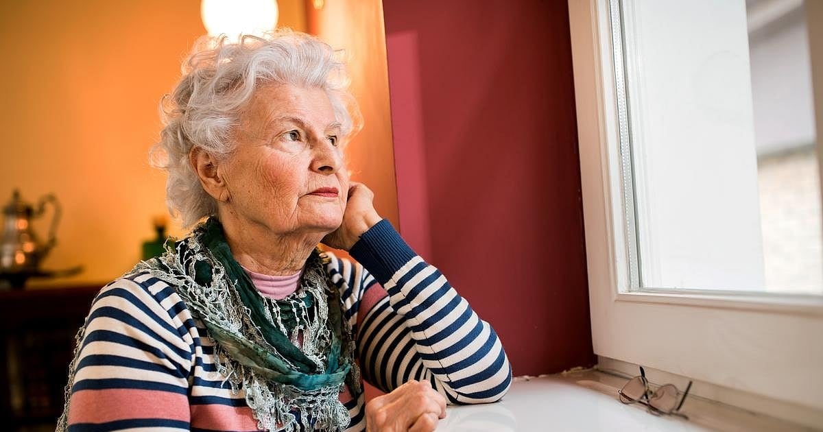 Aislado o simplemente solo: por qué no es lo mismo y cómo se nota en los años de vida