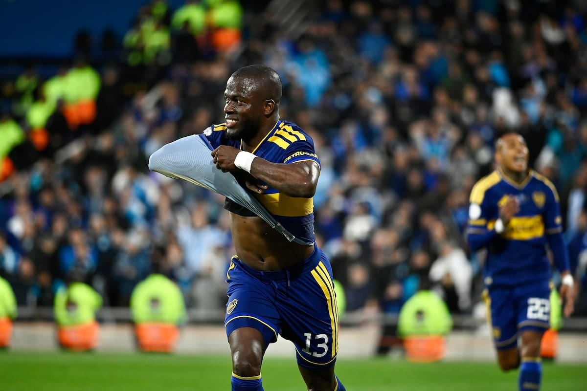 Tres cabezazos y a semifinales: el día que Valencia se despertó y Boca revivió