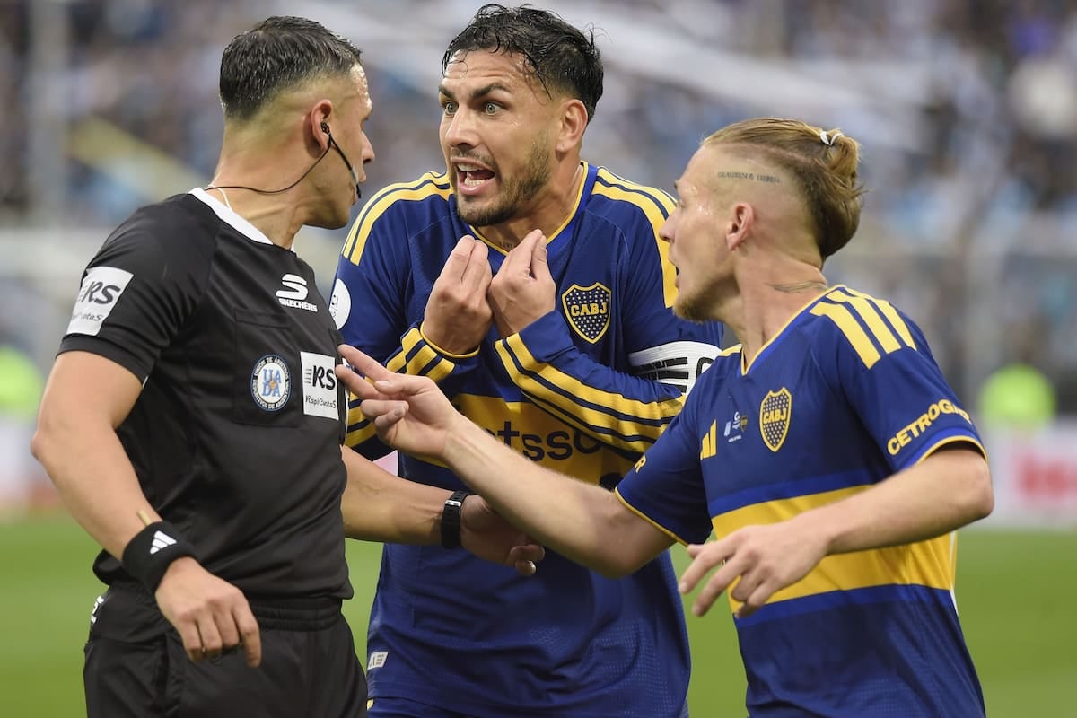 Valencia se disfrazó de nueve y Boca bailó a Racing en Arroyito