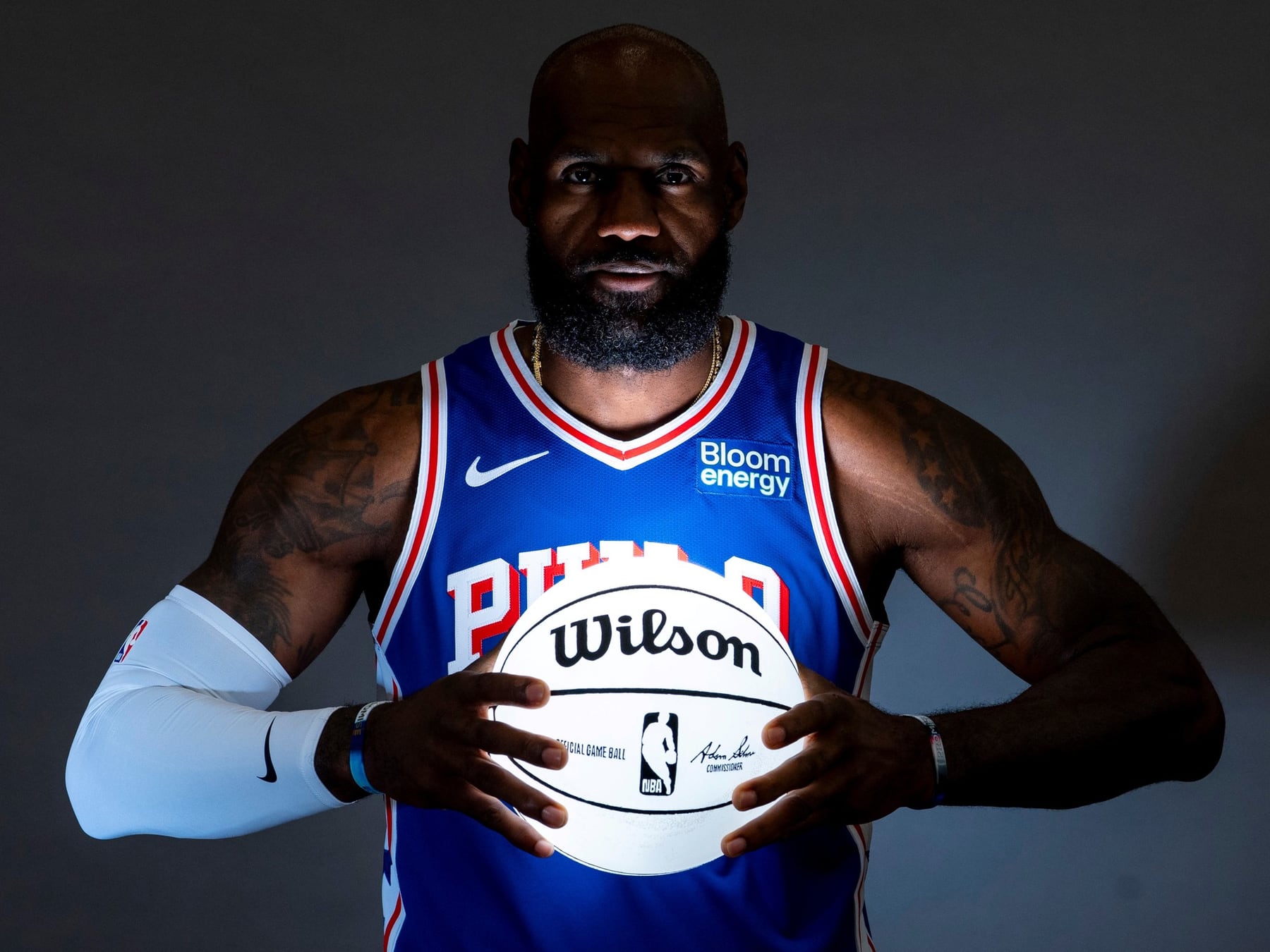 LeBron James recaló en los Sixers con la mira puesta en el anillo y la familia a tres mil kilómetros