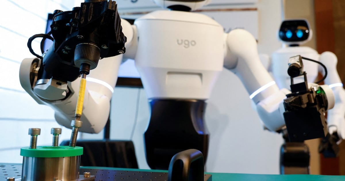 ¿Un robot en el hospital? Sí, y también levantando bandejas en el comedor