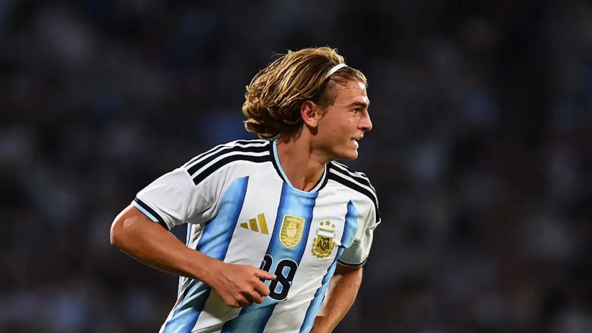 Argentina se pone el overol y ya le gana 2-0 a Bolivia en Córdoba: golazos del Toro y de Paz para arrancar el ciclo post Mundial