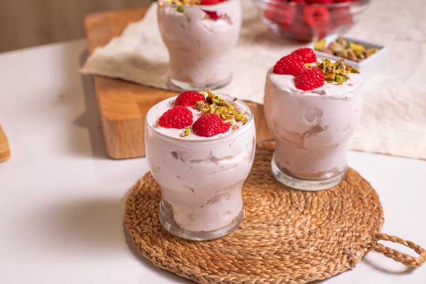 Una mousse de frambuesas sin huevo, con dos horas de heladera como condición ineludible antes de servirla
