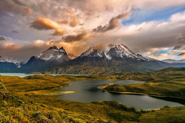 Dos postales argentinas en la mesa de ideas mundial: tango en Buenos Aires y montañas en Bariloche