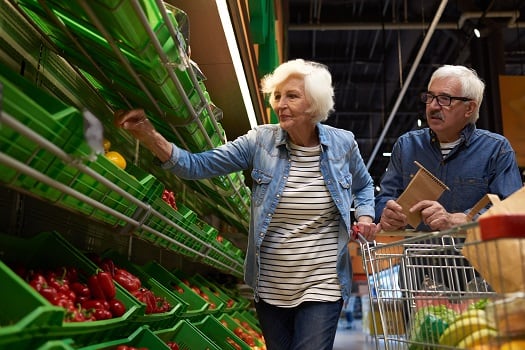 La canasta básica del adulto mayor se disparó 38% en un año y ya cuadruplica la jubilación mínima