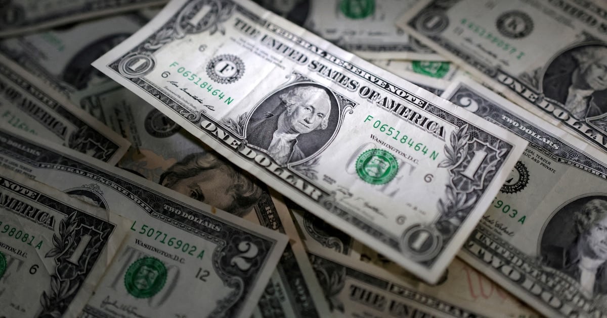 El billete verde cedió cinco pesos en el Banco Nación y quedó en $1.540 para la venta al público