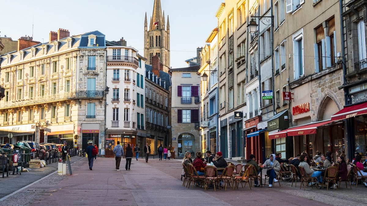 Limoges, la ciudad francesa que custodia dos mil años de oficio detrás del esmalte y la porcelana