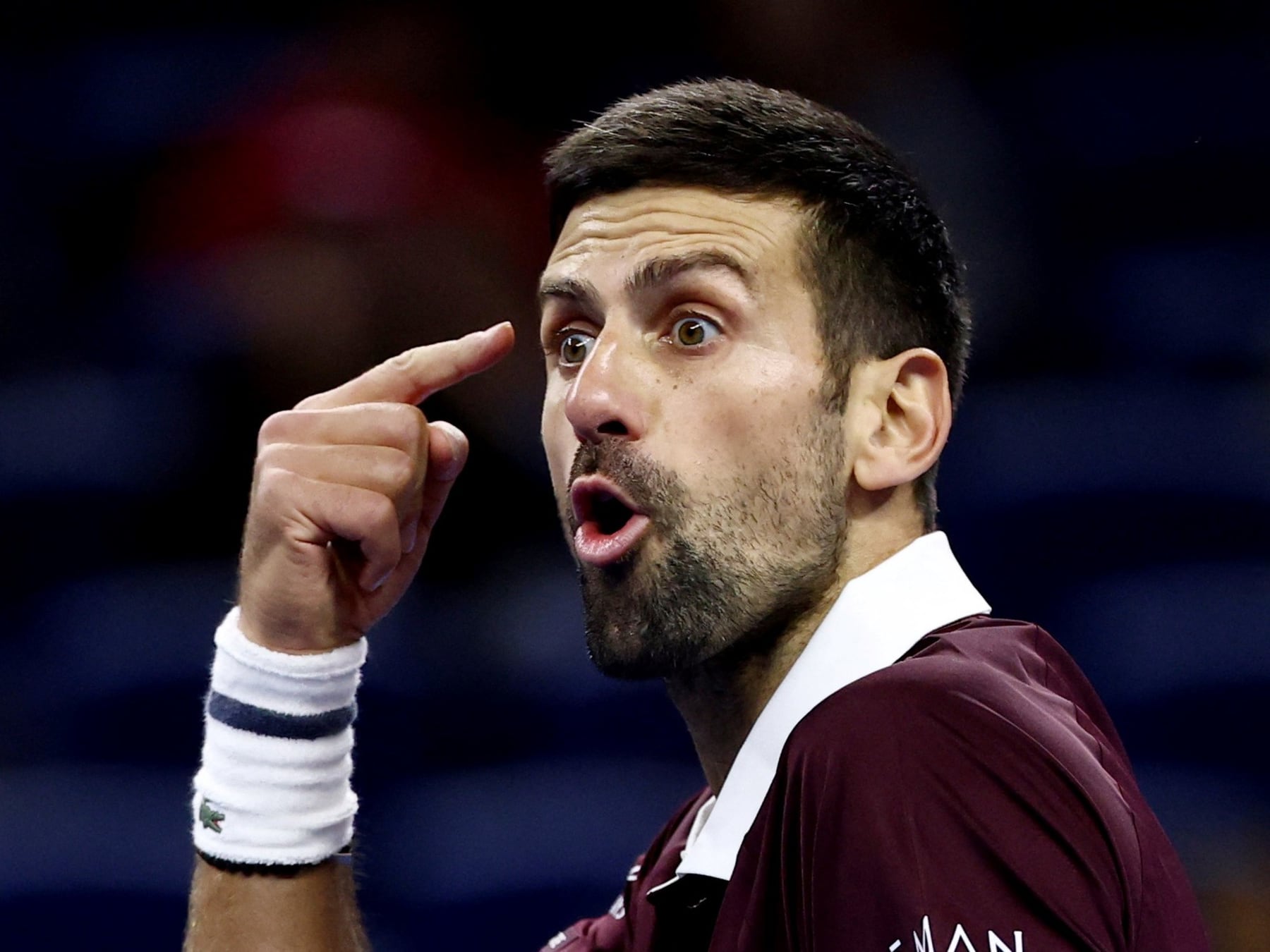 Djokovic se sacó de encima a Zverev en una remontada caliente y va por Medvedev