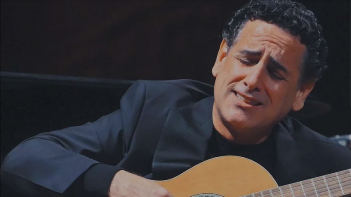 La guitarra como puente: Juan Diego Flórez volvió al Colón y cantó a Gardel y Chabuca Granda entre arias de Mozart y Rossini