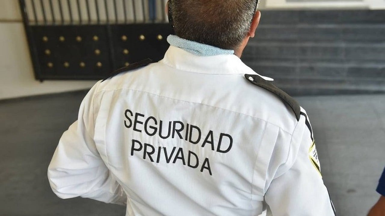 Sueldo de vigilador general en octubre: básico de $1.033.200, presentismo y viáticos llevan el total a $1.838.200