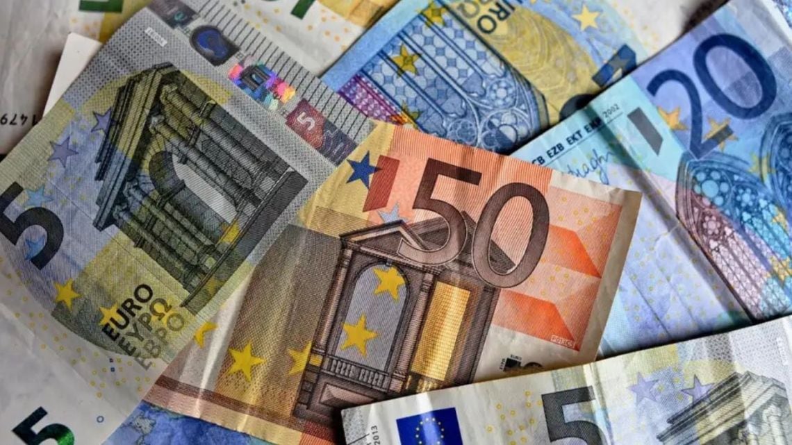El euro blue culminó la rueda en $1.832,75 y se ubica seis pesos por debajo del cierre previo