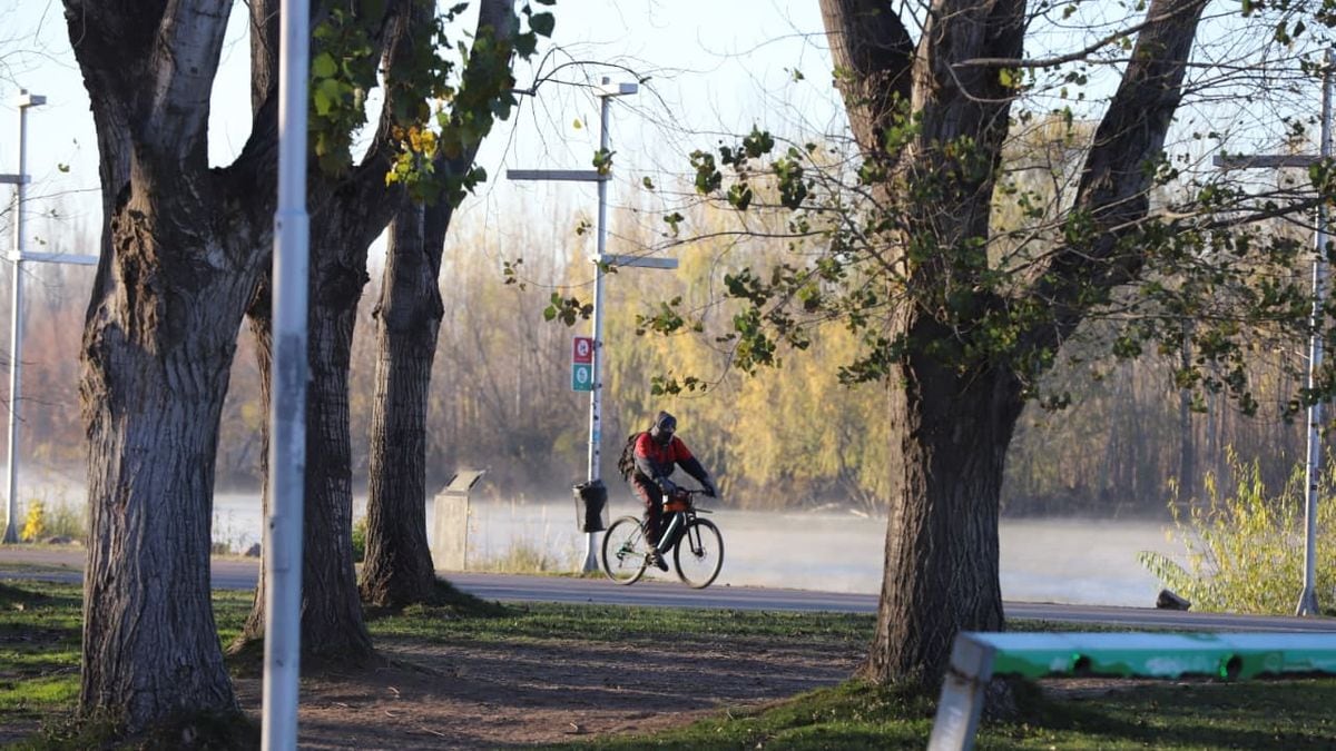 El sábado se viste de abrigo en Neuquén: 14 grados de día, 3 de noche y un viento que pide bufanda