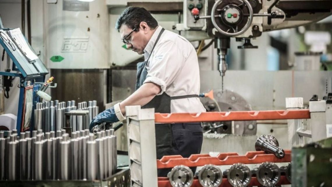 La industria registró una contracción de 5,2% en el empleo formal entre 2024 y 2026 y perdió más de 66 mil puestos