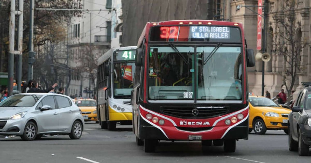 Boleto de colectivo en Argentina: la brecha entre ciudades supera los 2.400 pesos por viaje