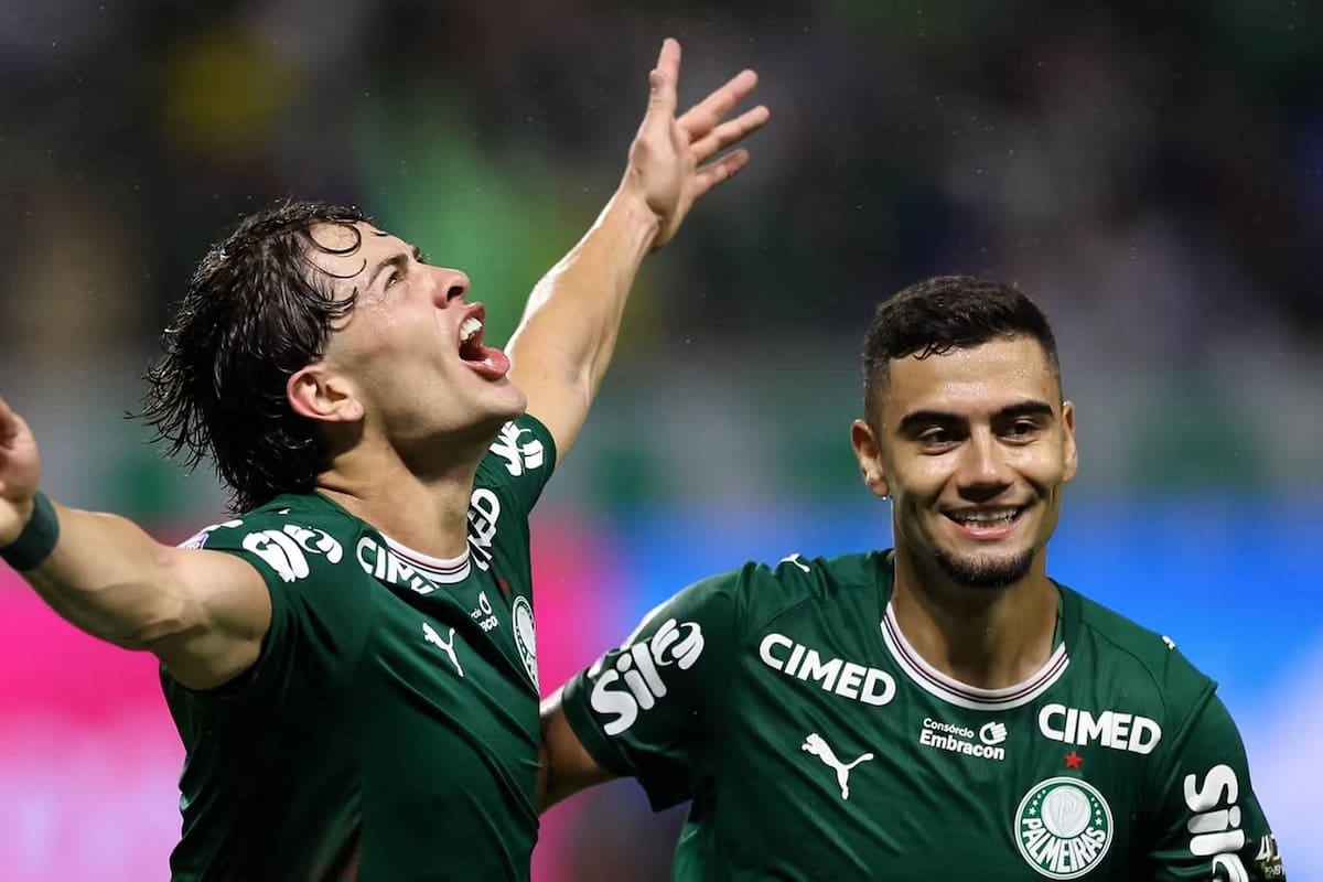 Palmeiras le metió cuatro al Timao en pleno cambio de DT y Giay se destapó con un doblete de guapo