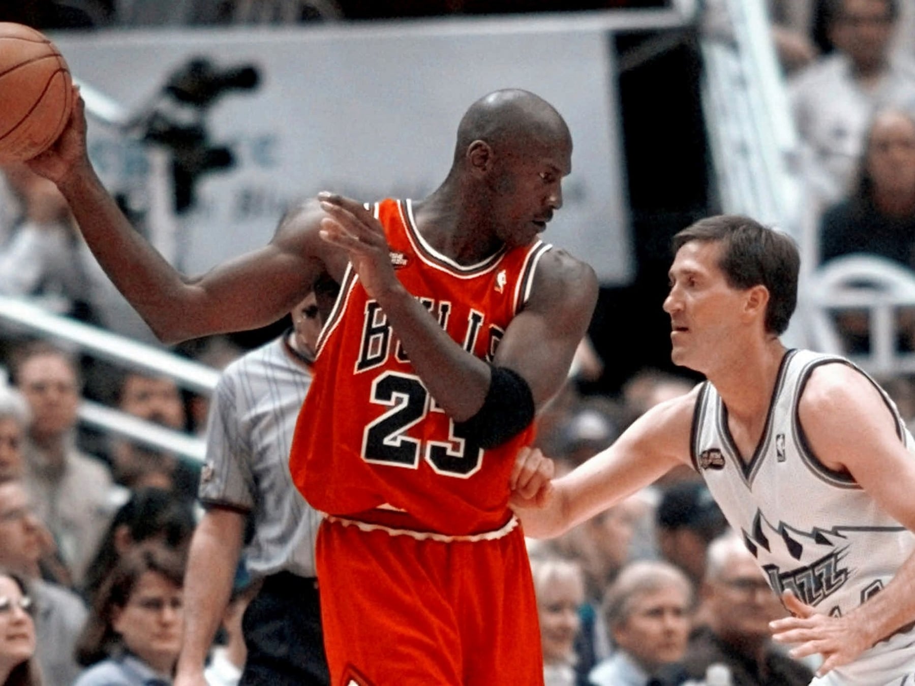 Paga 14 millones de dólares por la camiseta con la que Jordan escribió la última hazaña de los Bulls