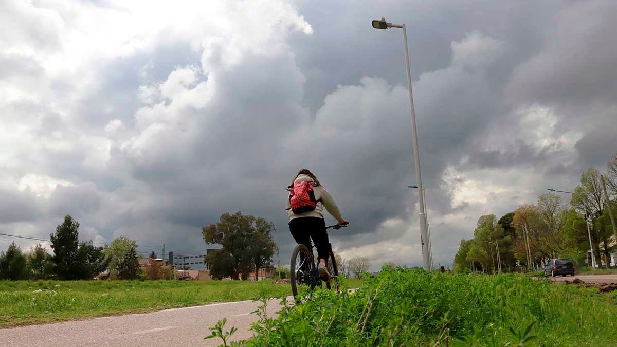 Semana cerrada en Neuquén: el cielo se viene con todo y hay que sacar el paraguas antes del sábado