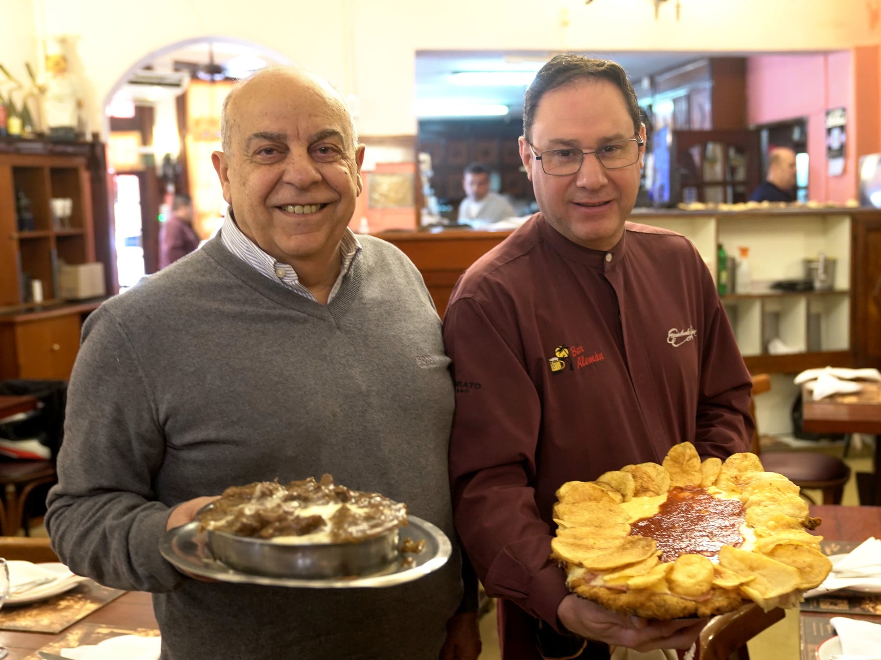El bodegón de Villa Devoto que lleva más de un siglo abierto y todavía se sostiene con la milanesa como bandera