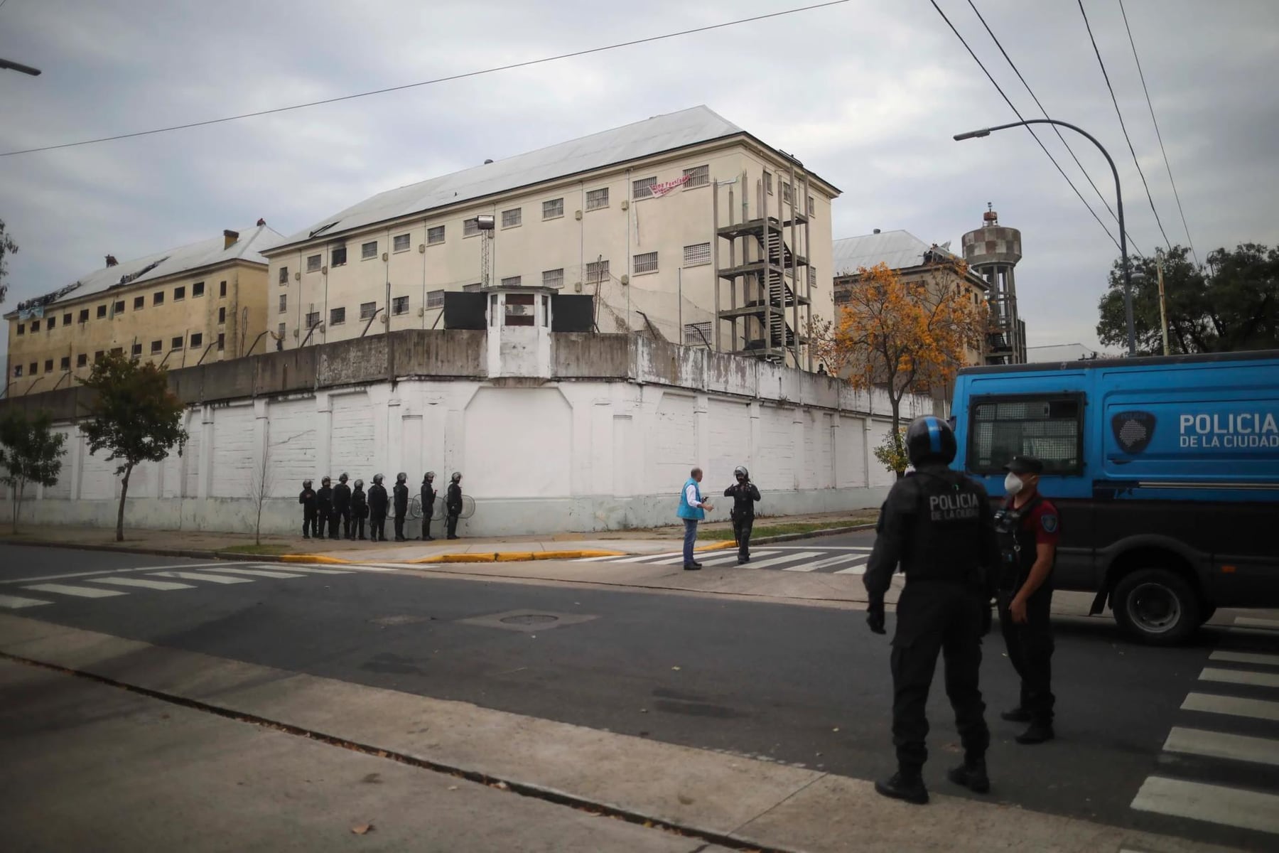 Vaciamiento de Devoto: más de mil internos ya fueron derivados a Marcos Paz y crecen los reclamos por las pertenencias