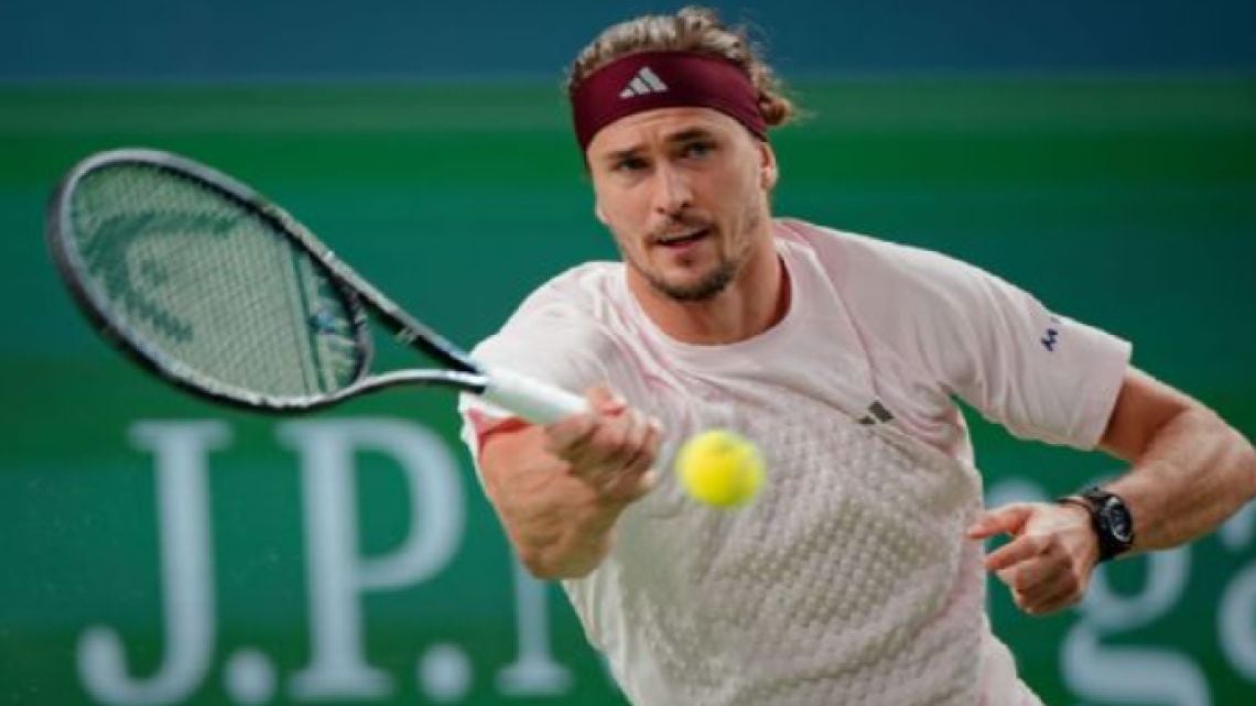 Zverev barrió a De Miñaur en Shanghai y va por Davidovich Fokina