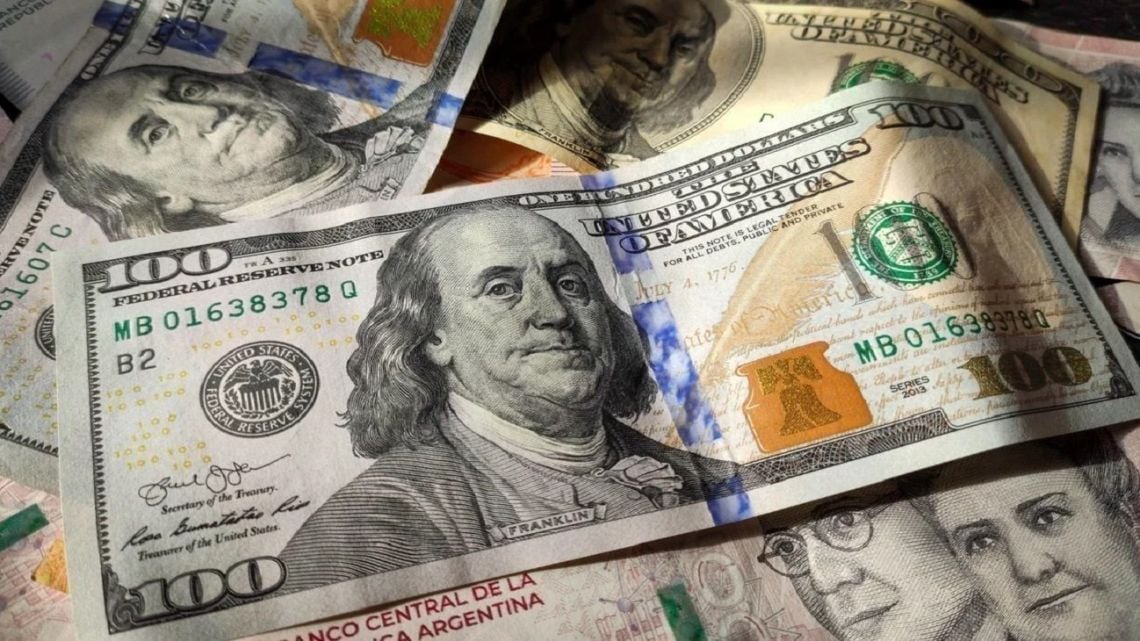 El blue retrocedió cinco pesos y se sostuvo en $1.545: cómo quedaron el oficial, el MEP y el CCL
