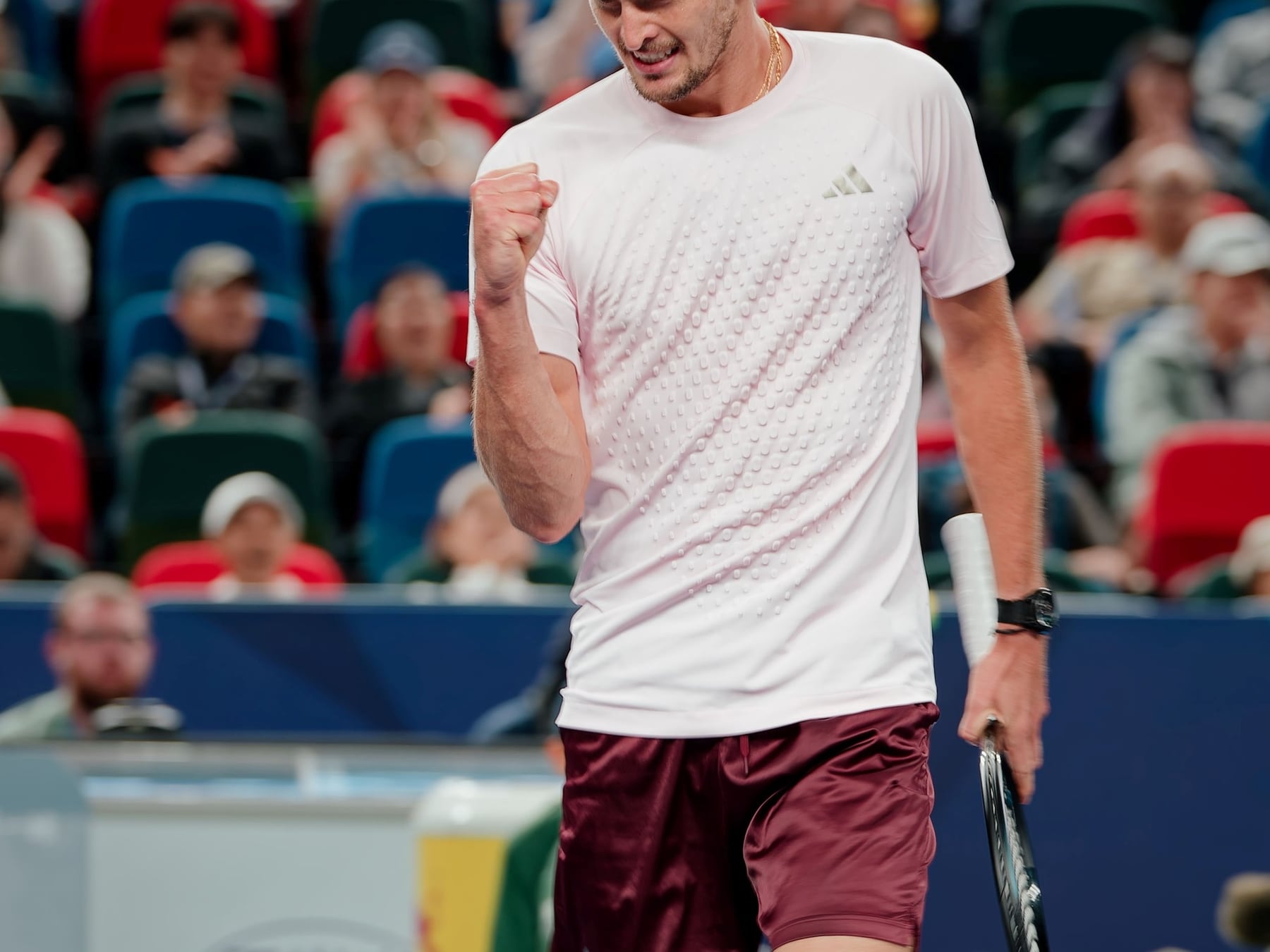 Zverev barrió a De Miñaur sin despeinarse y va por las semis en Shanghái: ahora le toca Davidovich Fokina