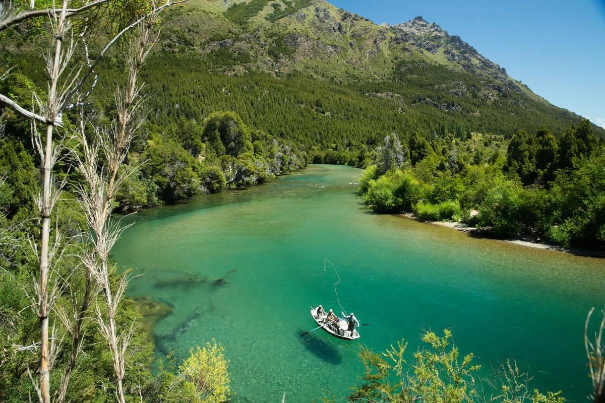 Neuquén ya vende los permisos para una temporada de pesca que promete mover a miles de aficionados del país y del exterior