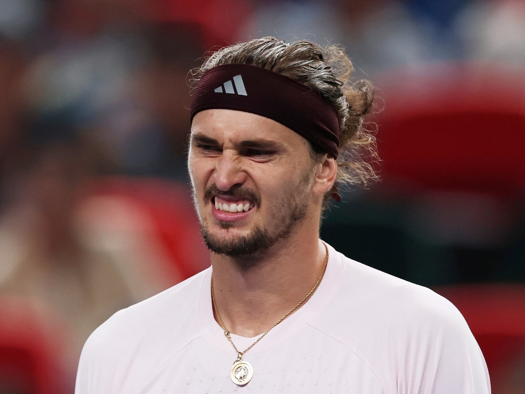 Se rompió el muñeco: Zverev se quedó sin energía y la final de Shanghái será española