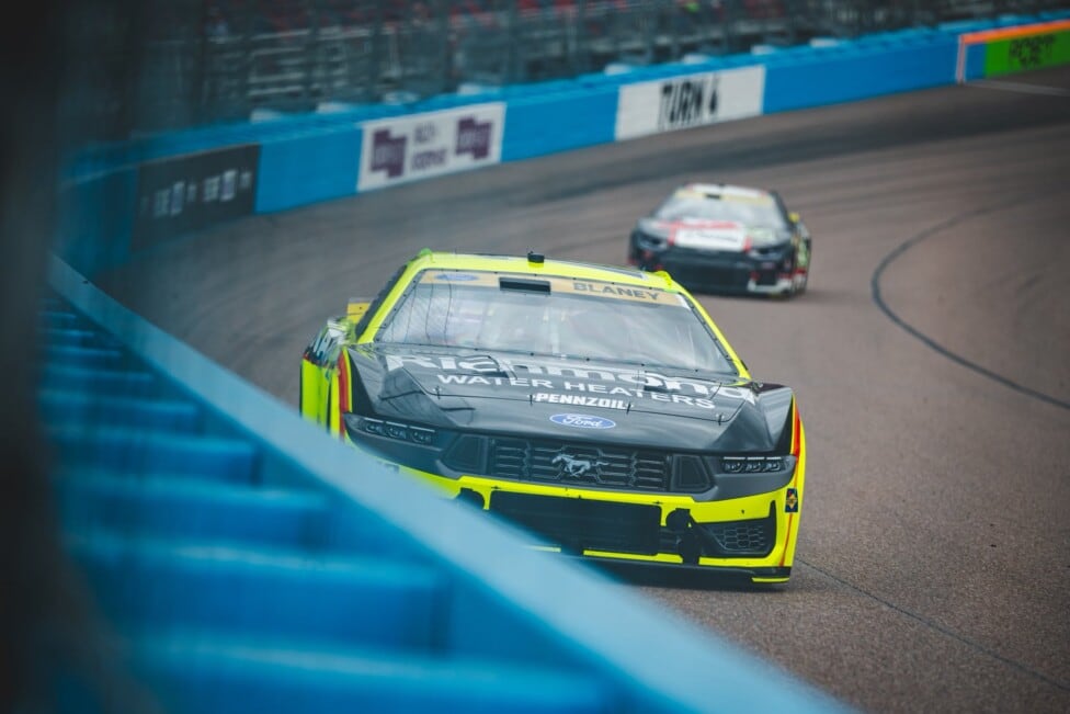 Blaney se quedó con la pole en Phoenix y dejó a Larson contra las cuerdas